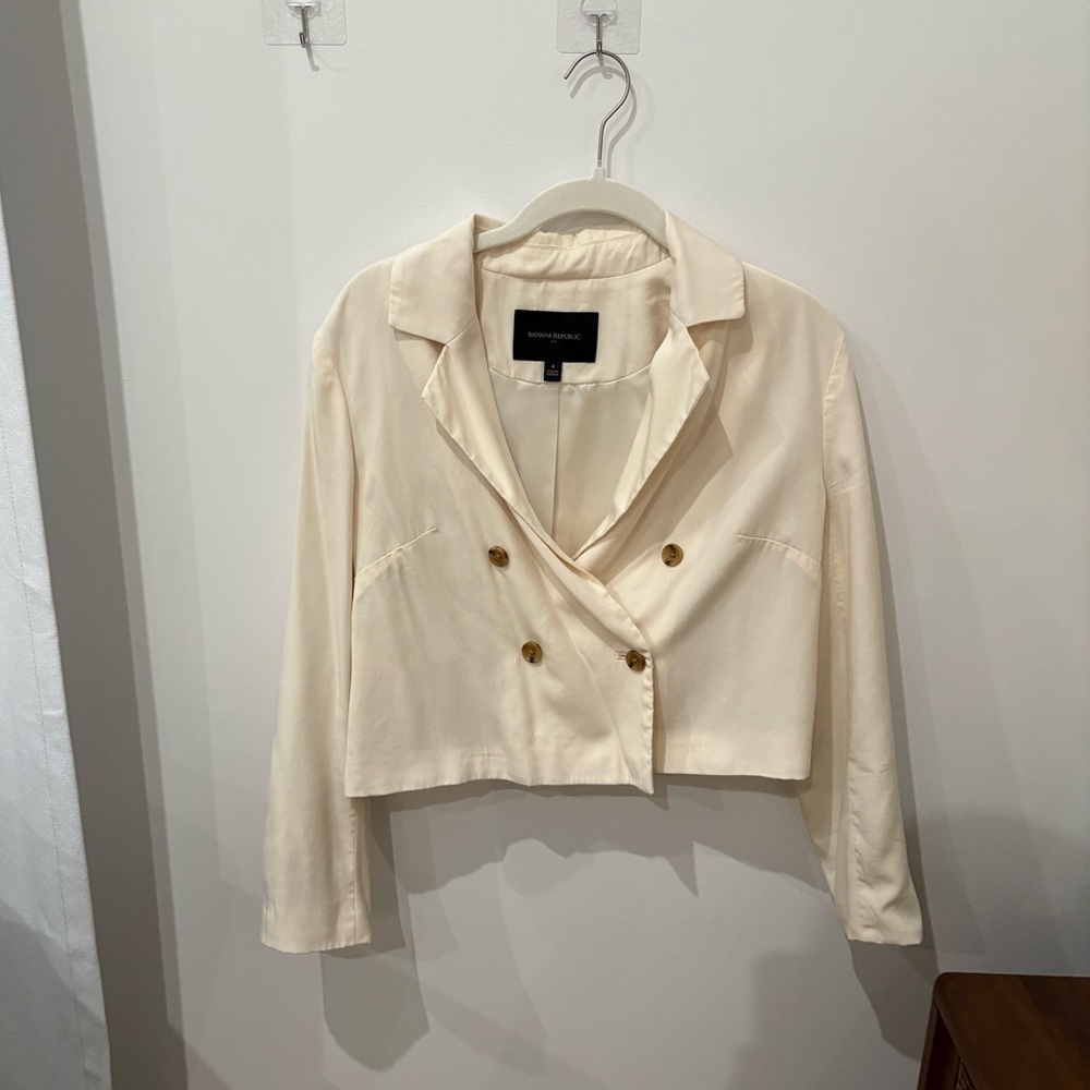 Cream Banan Republic Cropped Blazer